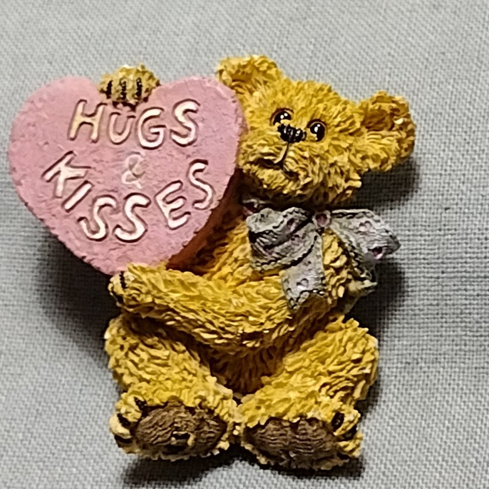 Hugs & Kisses Pin